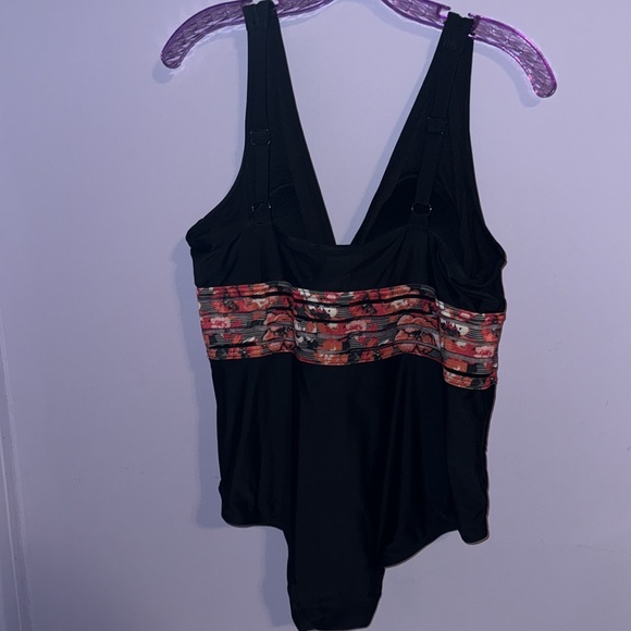 Time and Tru One Piece Swimsuit💗 - Picture 2 of 9